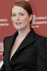 julianne-moore-1373545331.jpg