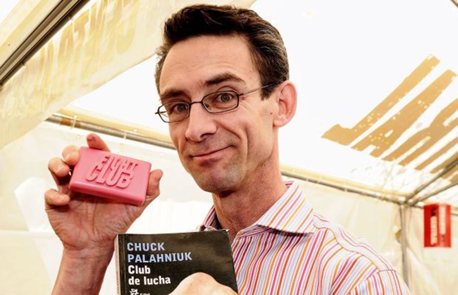 Palahniuk'un Dövüş Kulübü'nü yaratma ilhamı nereden geliyor? Palahniuk'un Dövüş Kulübü'nü yaratma ilhamı nereden geliyor?