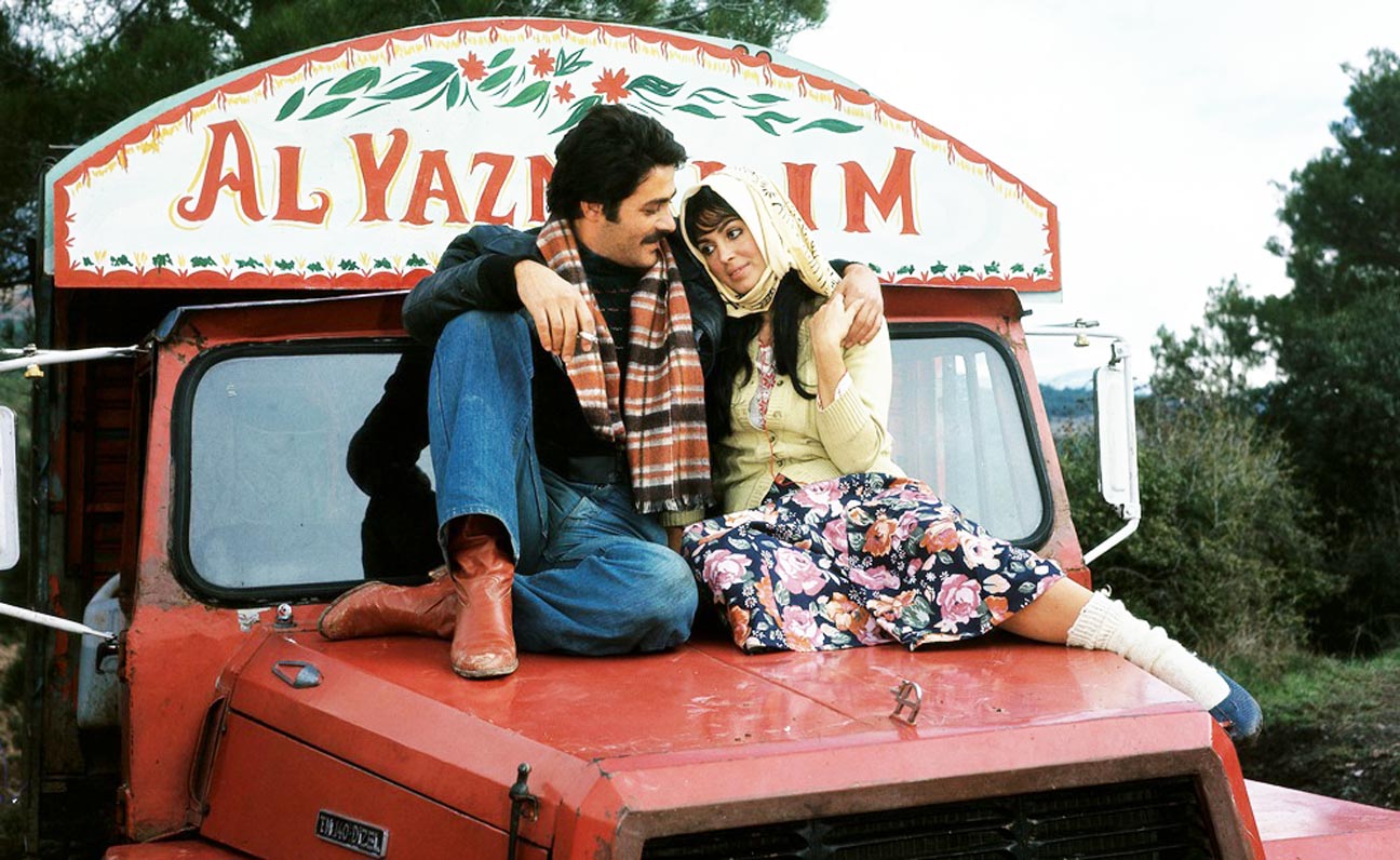 Selvi Boylum Al Yazmalım Selvi Boylum Al Yazmalım