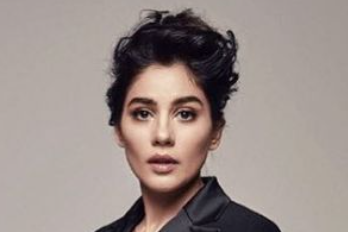 Zeynep ÇamcıZeynep Çamcı Zeynep ÇamcıZeynep Çamcı