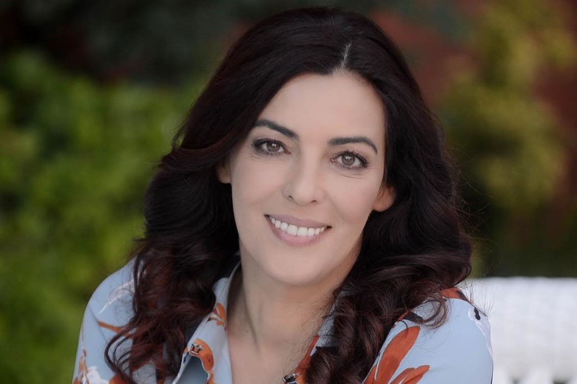 Arzu Gamze KılınçArzu Gamze Kılınç Arzu Gamze KılınçArzu Gamze Kılınç
