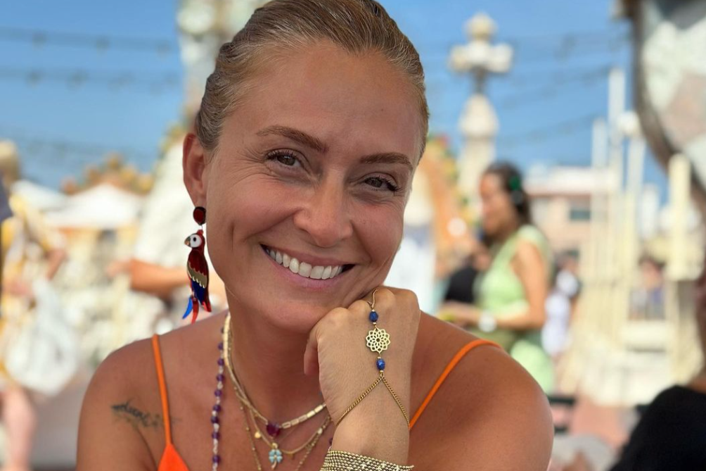 Ceyda DüvenciCeyda Düvenci Ceyda DüvenciCeyda Düvenci