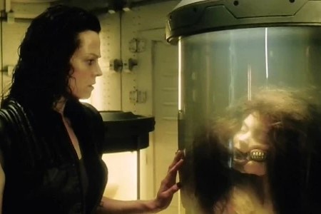 Ripley 8'in Başarısız Klonlama Deneylerini Bulması Ripley 8'in Başarısız Klonlama Deneylerini Bulması