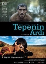 Tepenin Ardı (2012) afişi Tepenin Ardı (2012) afişi