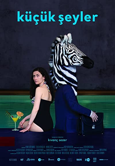 Küçük Şeyler (2019) afişi Küçük Şeyler (2019) afişi
