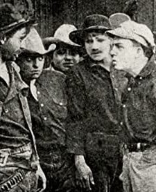 The Golden Trail (1915) afişi