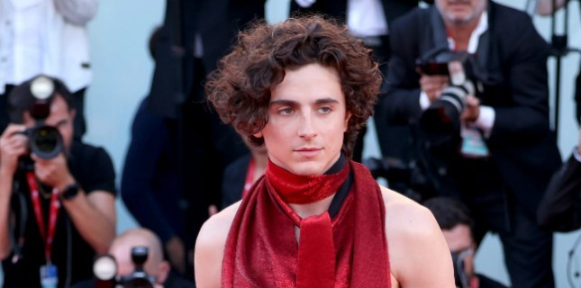 Leonardo DiCaprio’dan Timothée Chalamet’e Kariyer Tavsiyesi: “Güçlü Uyuşturucular ve Süper Kahraman Filmleri Yok”