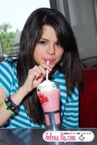 Selena Gomez Fotoğrafları 1515