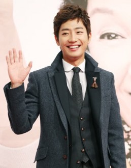 Lee Sang-yeob Fotoğrafları 5