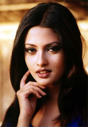 Riya Sen Fotoğrafları 7