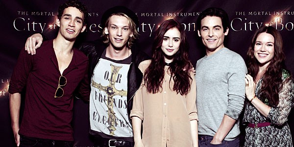 Robert Sheehan Fotoğrafı