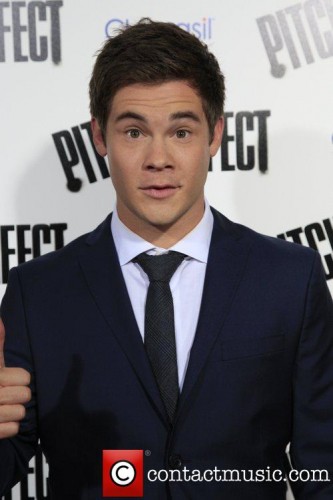 Adam Devine Fotoğrafları 2