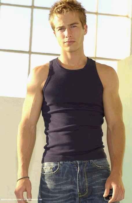 Ryan Carnes Fotoğrafları 1