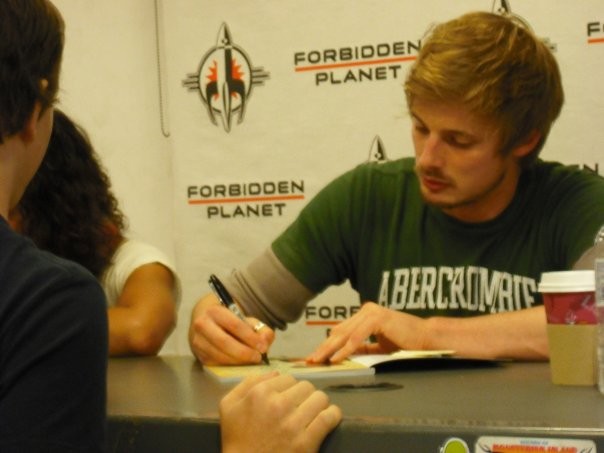Bradley James Fotoğrafı