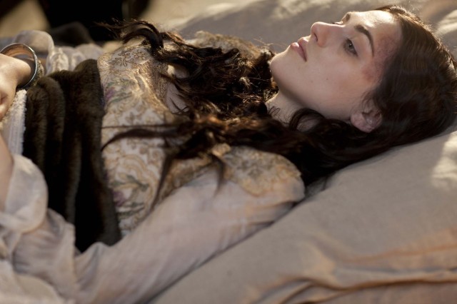 Katie McGrath Fotoğrafı