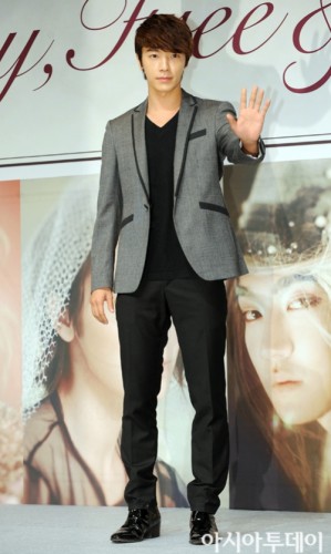 Lee Dong-Hae Fotoğrafı