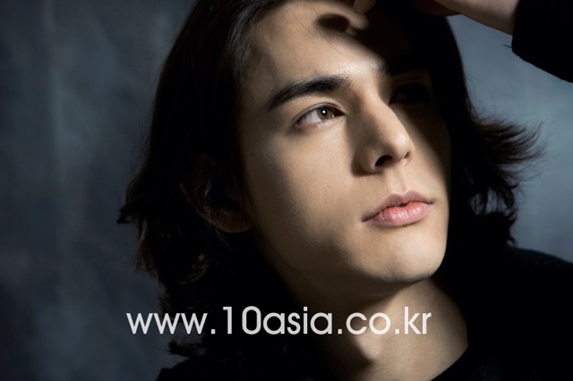 Lee Hyun-jae Fotoğrafı