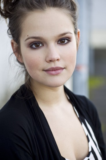 Emilia Schüle Fotoğrafı