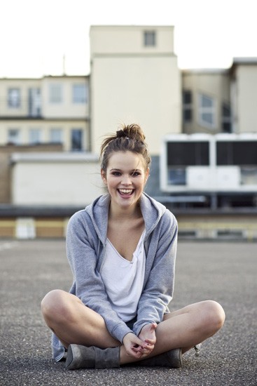 Emilia Schüle Fotoğrafı