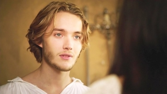 Toby Regbo Fotoğrafları 105