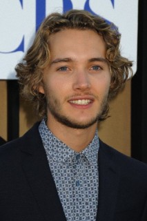 Toby Regbo Fotoğrafları 11