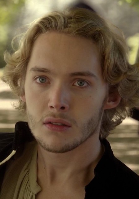 Toby Regbo Fotoğrafları 31