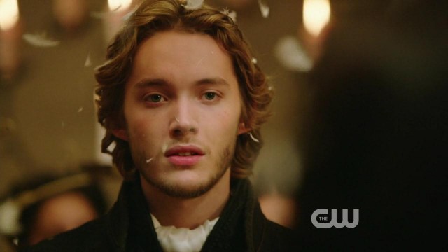 Toby Regbo Fotoğrafı
