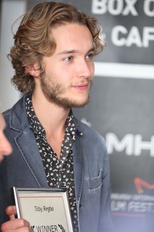 Toby Regbo Fotoğrafı