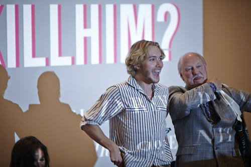 Toby Regbo Fotoğrafı