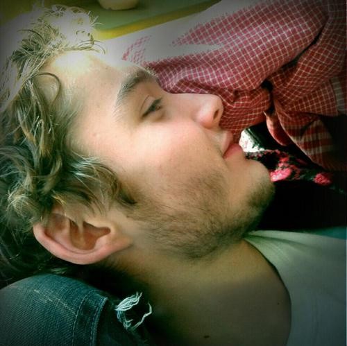 Toby Regbo Fotoğrafı