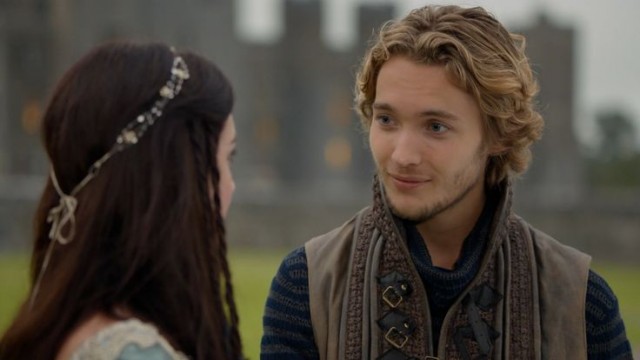 Toby Regbo Fotoğrafı