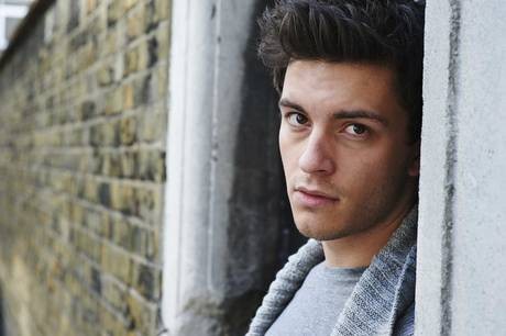Jonathan Bailey Fotoğrafı