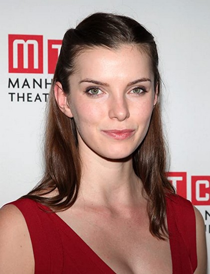 Betty Gilpin Fotoğrafı