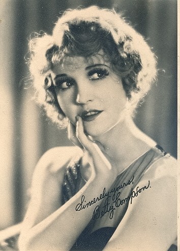 June Collyer fotoğrafı