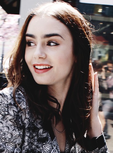 Lily Collins Fotoğrafları 353