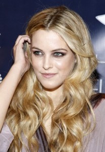 Danielle Riley Keough Fotoğrafı