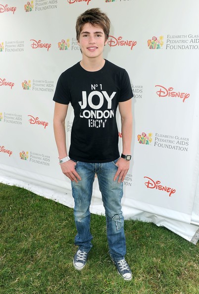 Gregg Sulkin Fotoğrafı