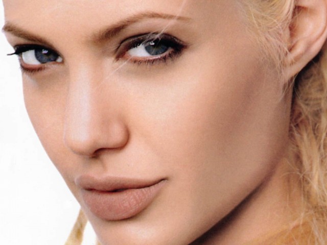 Angelina Jolie Fotoğrafları 900