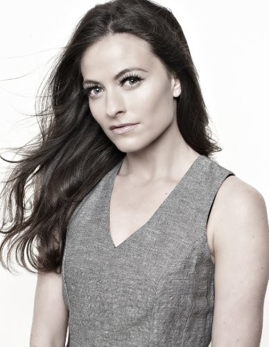 Lara Pulver Fotoğrafları 12