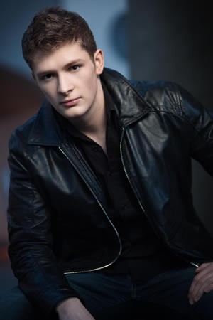 Brett Dier Fotoğrafları 5