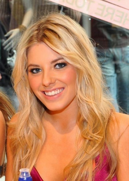 Mollie King Fotoğrafı