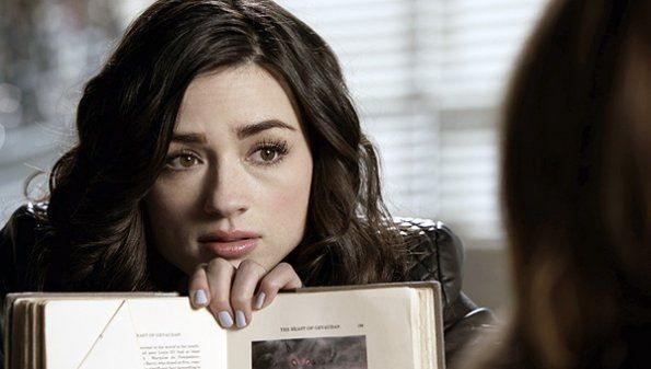 Crystal Reed Fotoğrafları 23