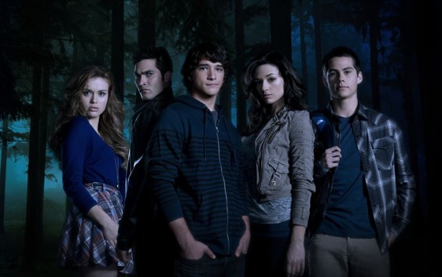 Crystal Reed Fotoğrafı