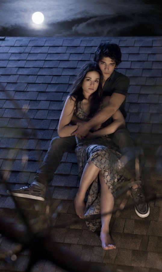 Crystal Reed Fotoğrafı