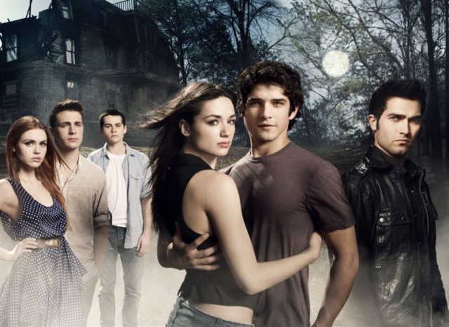 Crystal Reed Fotoğrafı
