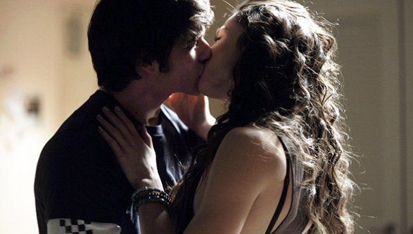 Crystal Reed Fotoğrafı