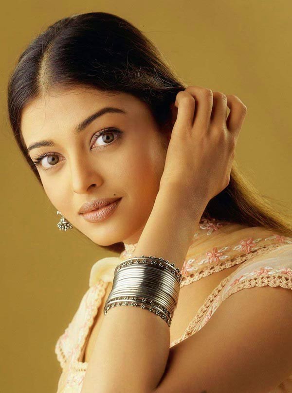 Aishwarya Fotoğrafları 1