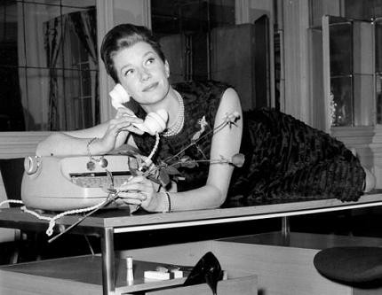 Lois Maxwell Fotoğrafları 3