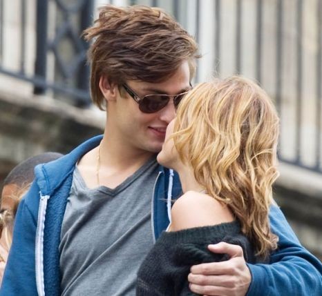 Douglas Booth Fotoğrafı