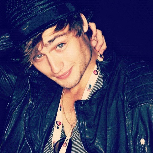 Douglas Booth Fotoğrafı
